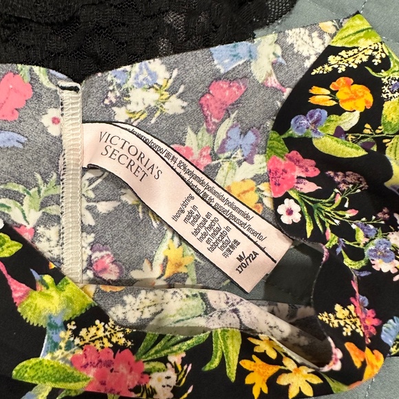 VICTORIA'S SECRET H&M LOT OF THONG UNDERWEAR SIZE MEDIUM - Picture 2 of 3